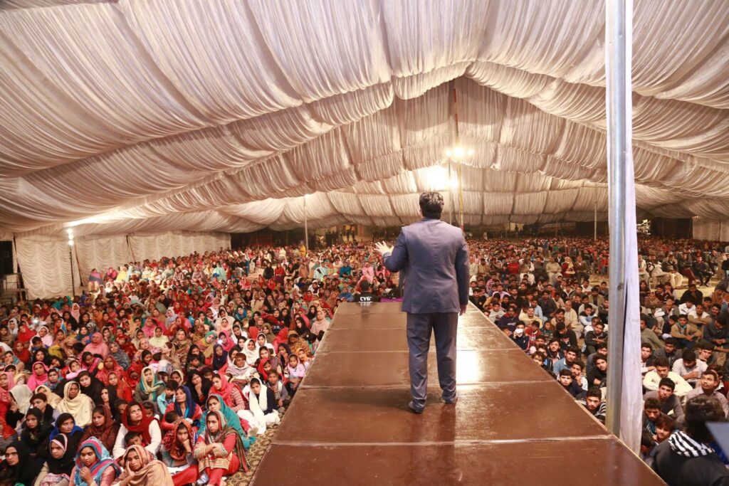 Crusade crowd in Pakistan
