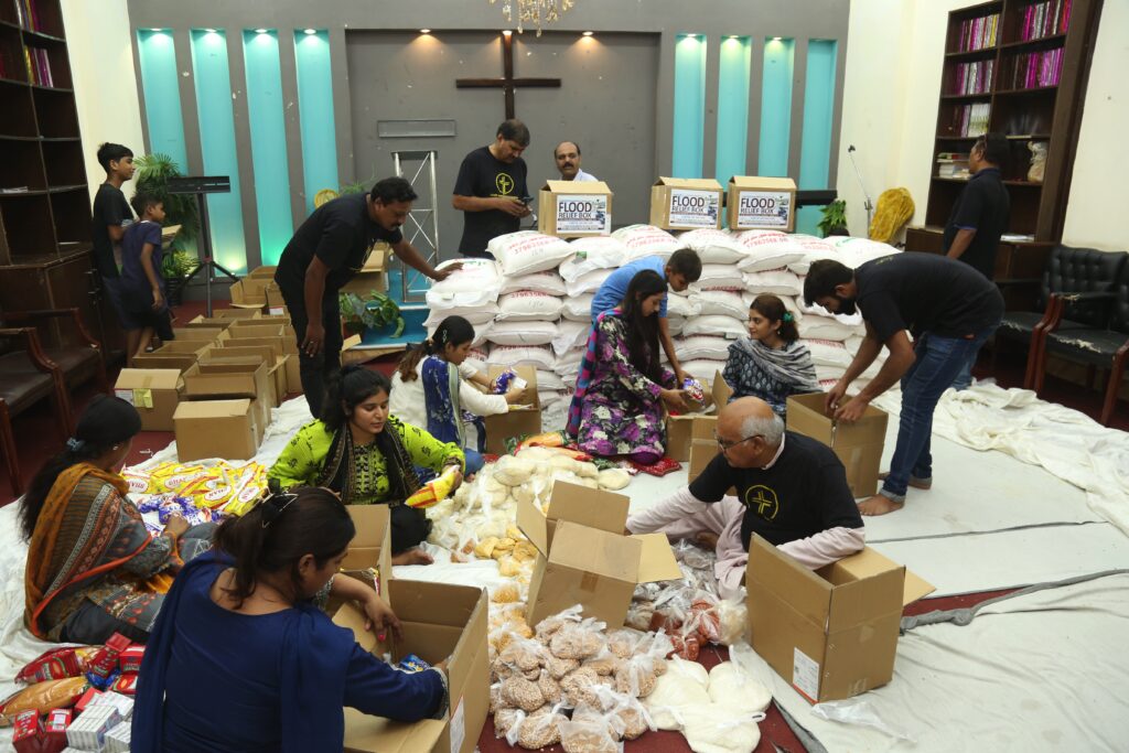 Family food relief programme in Pakistan, photo 2