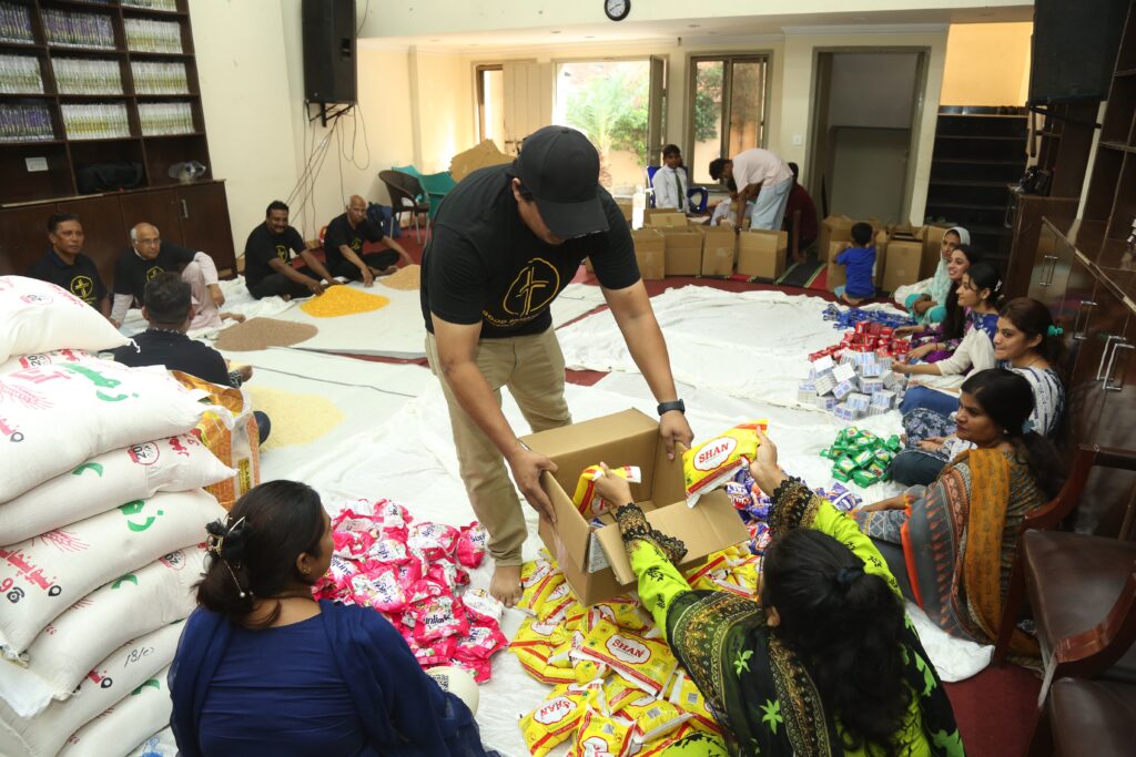 Family food relief programme in Pakistan, photo 3
