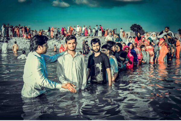 baptism-service-pakistan-1